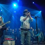 Warren, Mike Farris and the Habitat Chorus